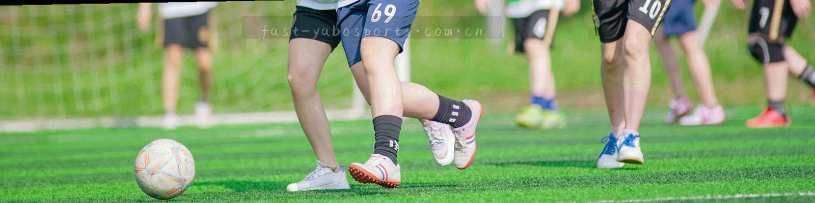 数据保护与网络安全抽象视觉：加密链路、防护节点与数据流向